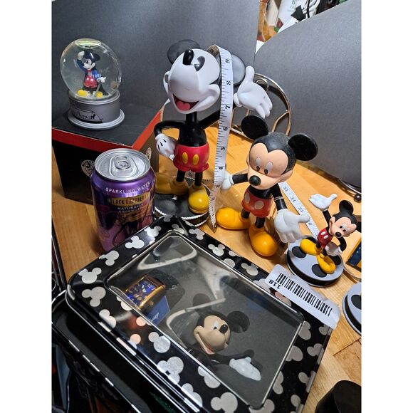 Very Vintage FABULOUS Mickey Mouse Watches, Bobble Heads, Weight, Cologne, Pins - Picture 9 of 15